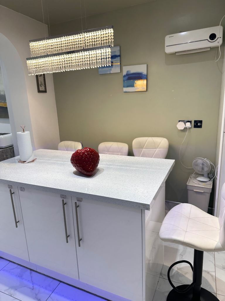 Luxury Furnished Double Room |  | Couples Welcome (CR7 6JU)