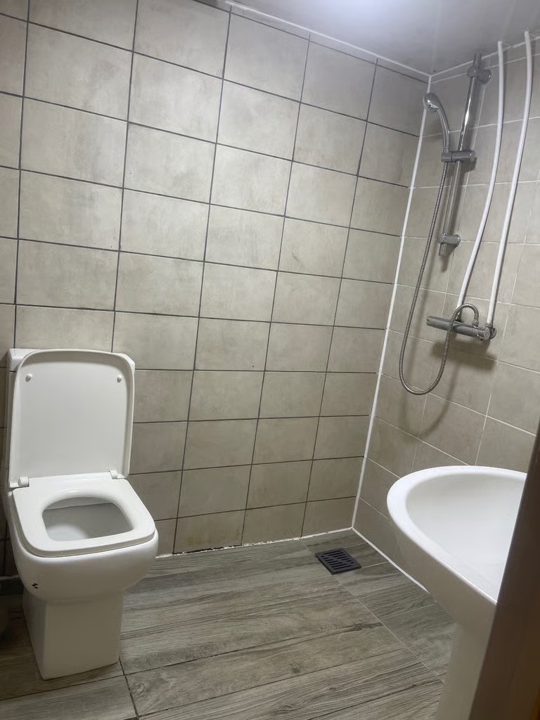 Single bed flat to let