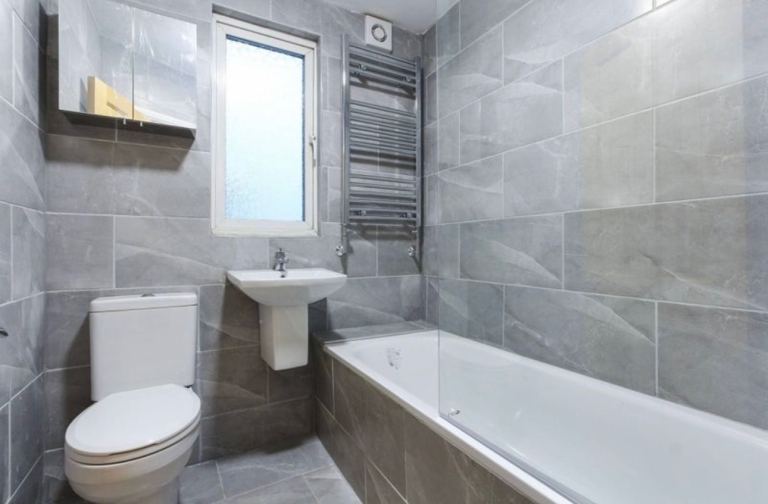 Two Spacious Double Rooms for Professional Male Available in Thornton Heath (CR7 8RB)
