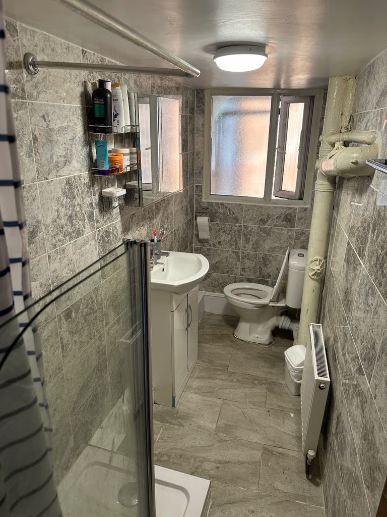 Double room to let at N4