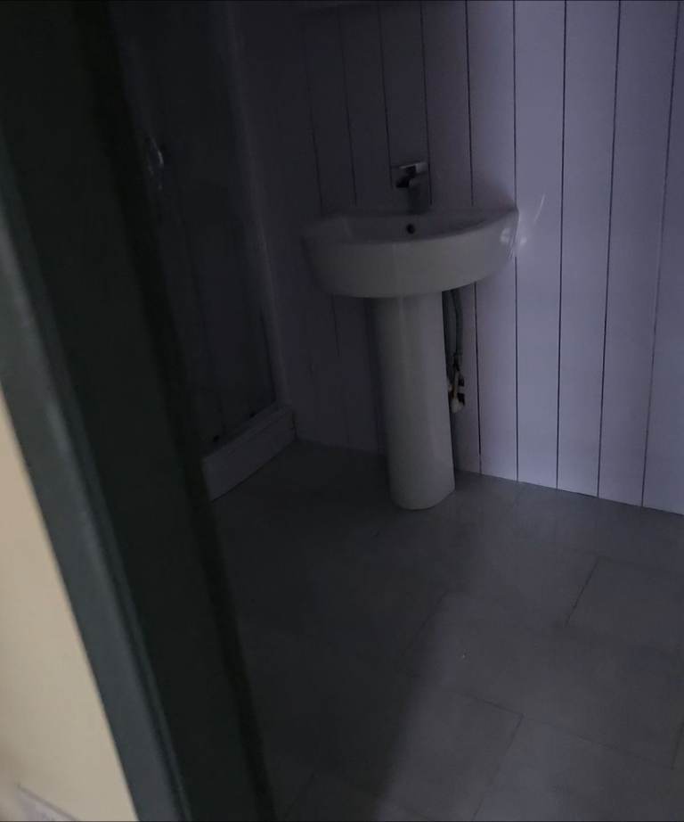 Modern Studio Flat to Let – Working Single/Couple – Bills Included (Tipton) (DY4 0TN)