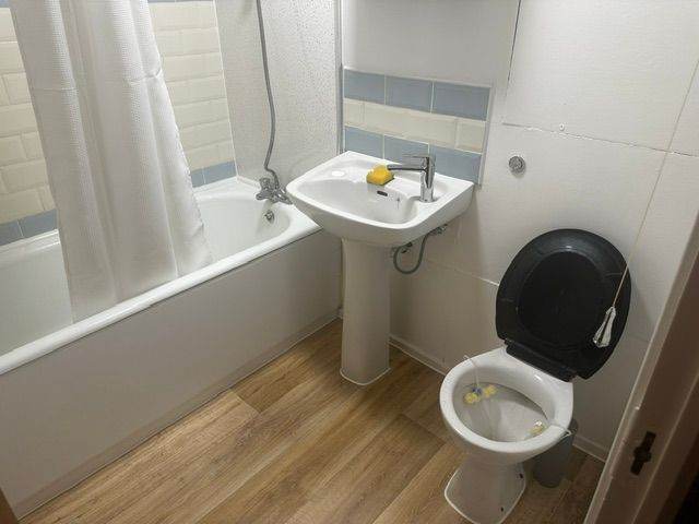 4 bed house For Rent in Mitcham CR4 1JX