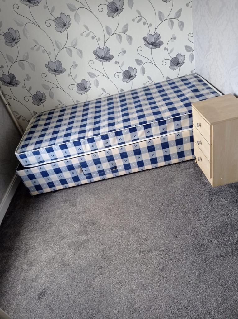 3 Bedroom Terraced House Available at Briggs ave, Wibsey Bradford £950pm (BD6 3AS)