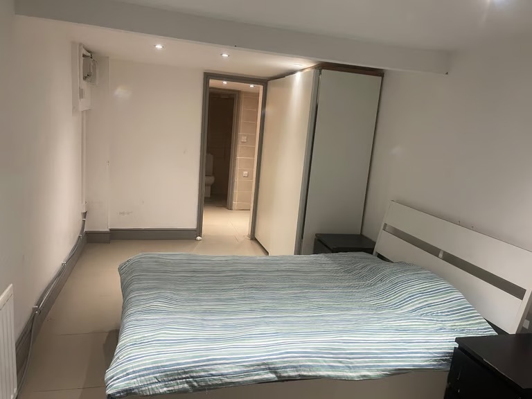 Single bed flat to let