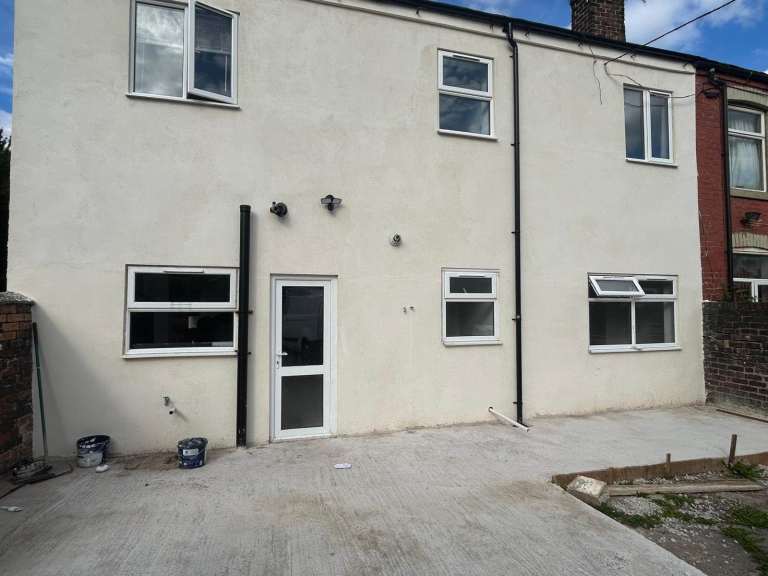 6 Beds house to let (ST4 4QX)