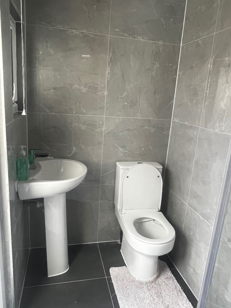 Self-contained Studio with separate entrance in Hornchurch (RM12 4DB)