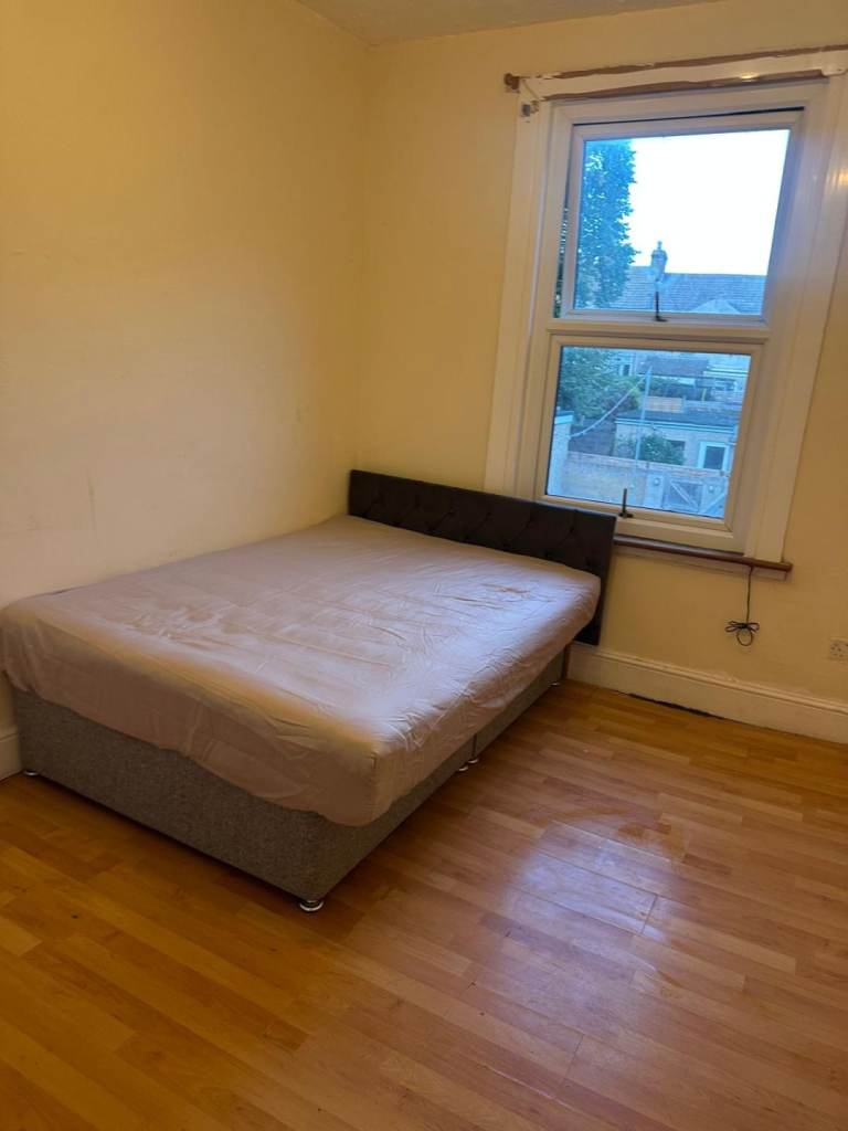 BIG ROOM TO LET IN STROOD ME2 4DG, CLOSE TO THE TRAIN STATION AND STROOD HIGH STREET (ME2)