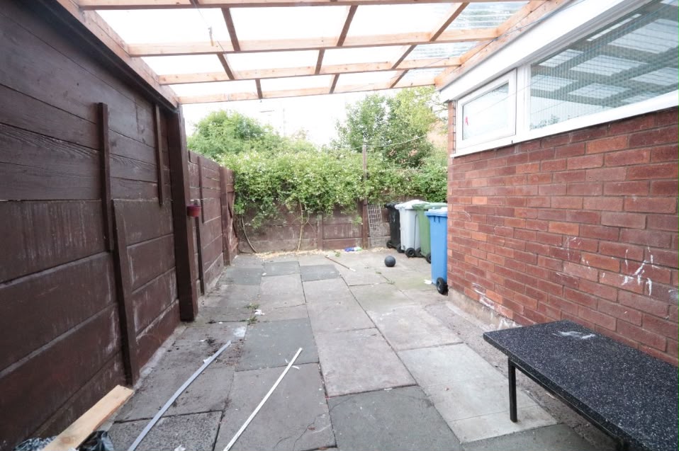 4-bedroom End terraced furnished house at Old trafford M16 7NR