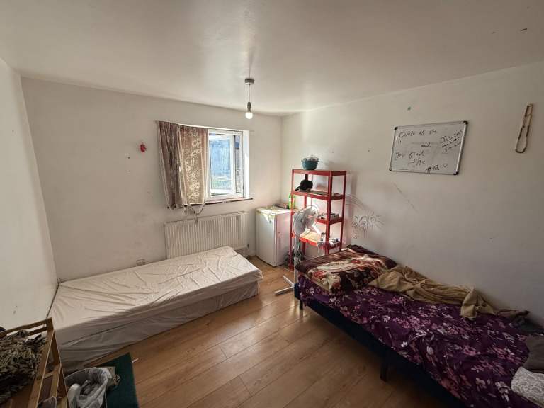 Bed space for male in a Double Room Lathom rd, EASTHAM (E6 2DY)