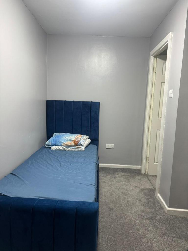 Single room for a female in Harpurhey M9 5UE