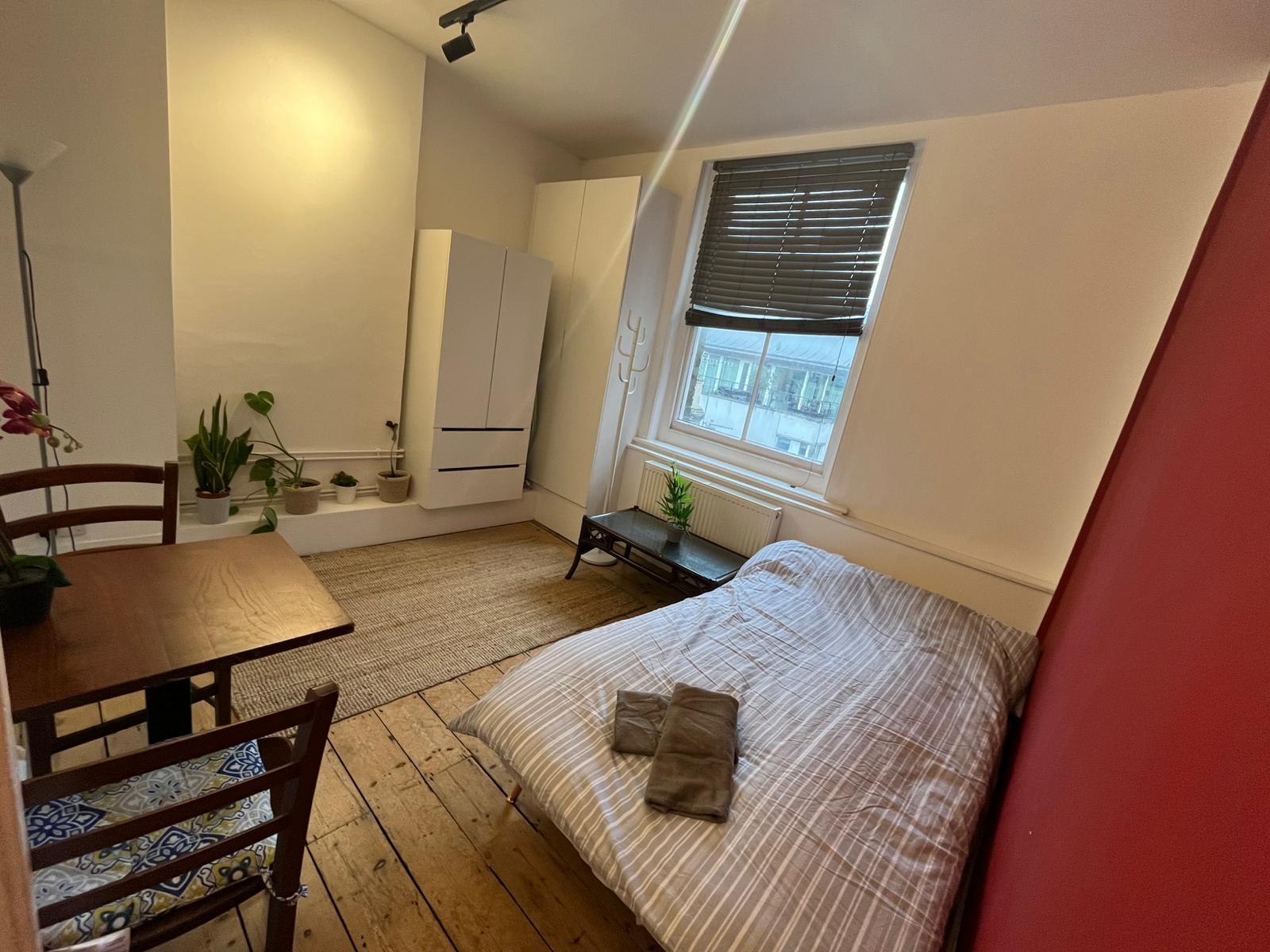 Three Self-Contained Studios – Upper Street, Islington, London (N1 2XQ)