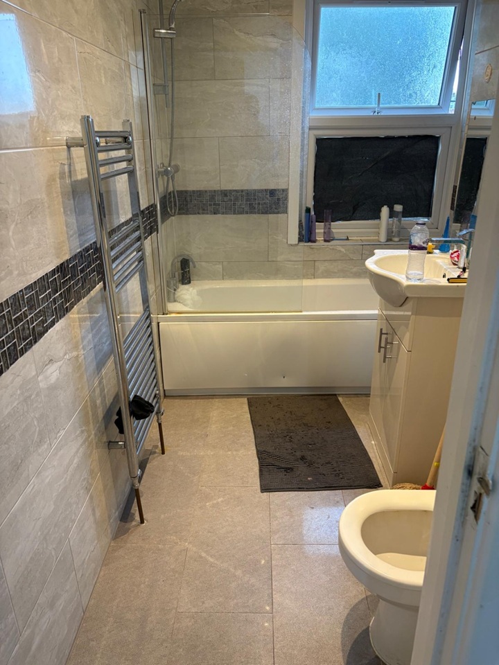 Bed space available in a double room in a sharing house at Chandos rd, Stratford E15 1TX