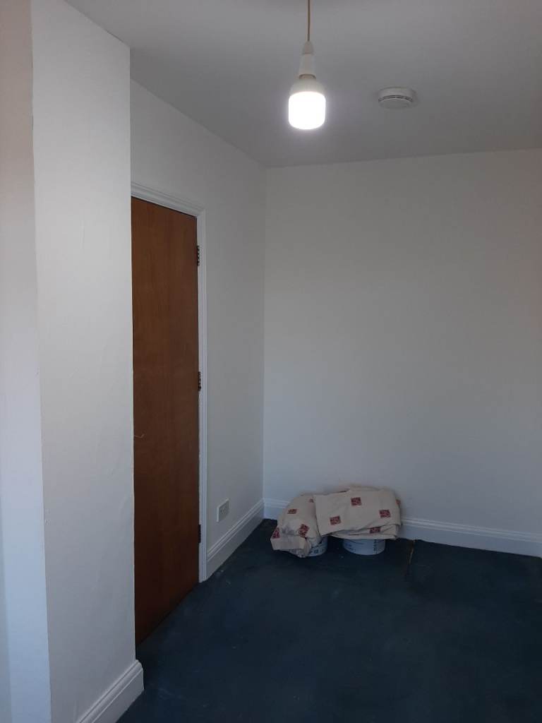 Large SINGLE room 5mins from Tube Heathrow, London £600pm( TW5 0 BJ)