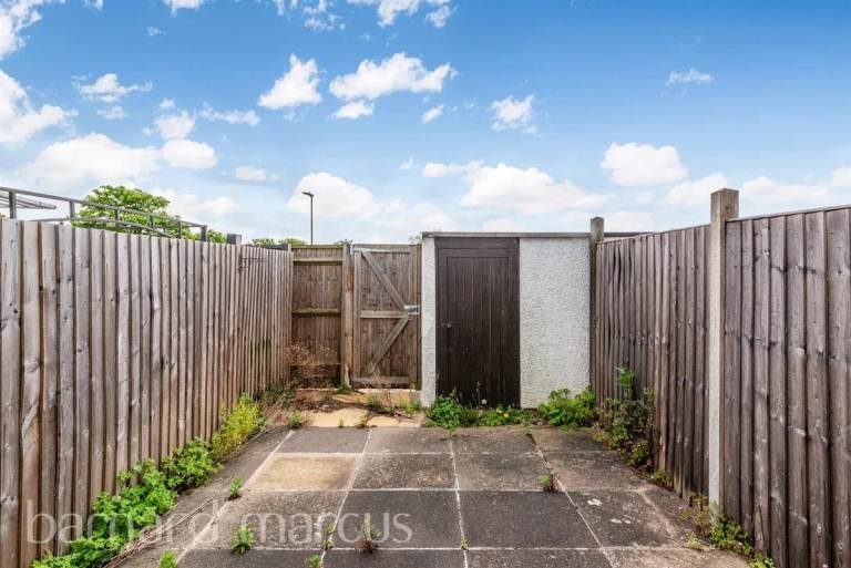 4 bed house For Rent in Mitcham CR4 1JX
