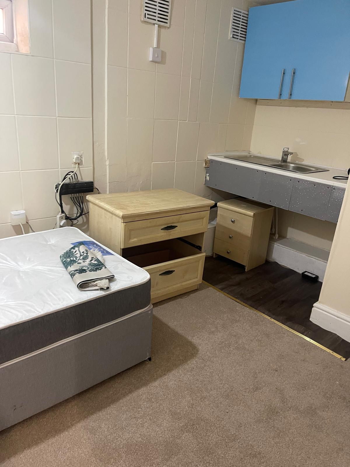 Small Studio to let in Chorlton-cum-hardy M16