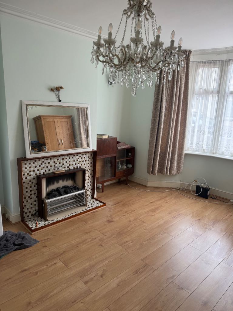 Big double room for rent (ME7 2EH)