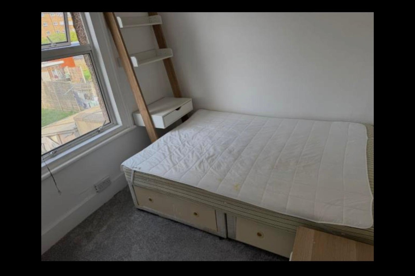 Double room to let in a 4-bedroom house at Carlyle rd, Manor Park E12 6BW