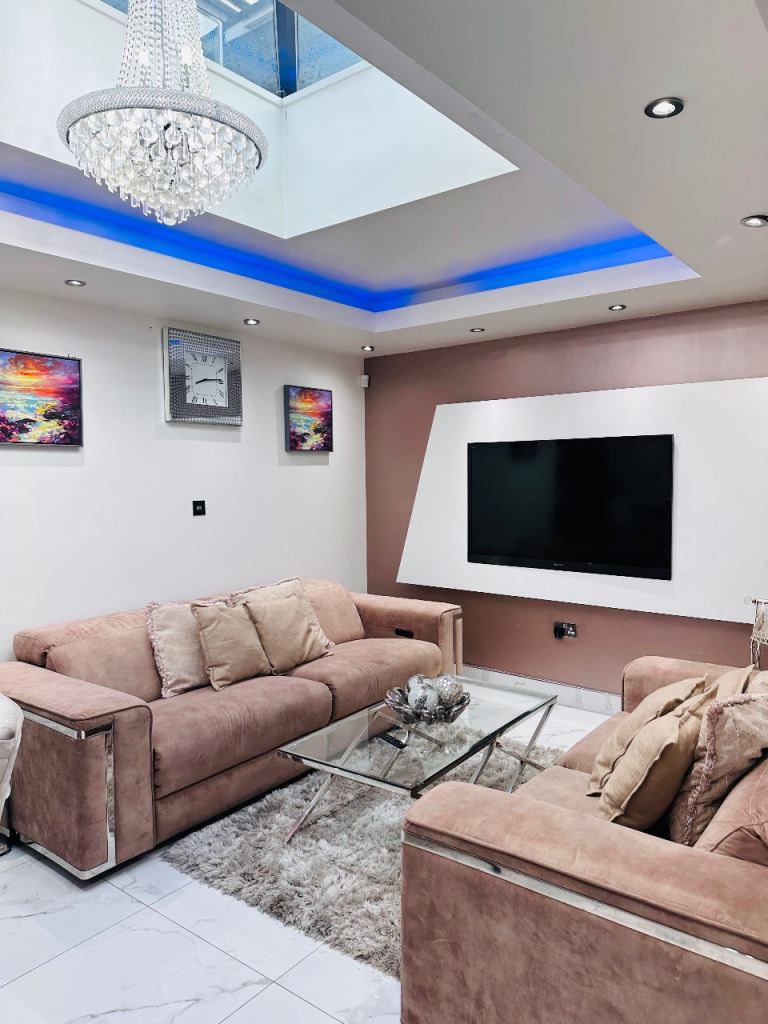 Luxury Furnished Double Room |  | Couples Welcome (CR7 6JU)