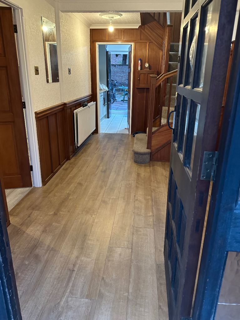 A Bright Ground-floor studio for 1/2 females Canning town E16