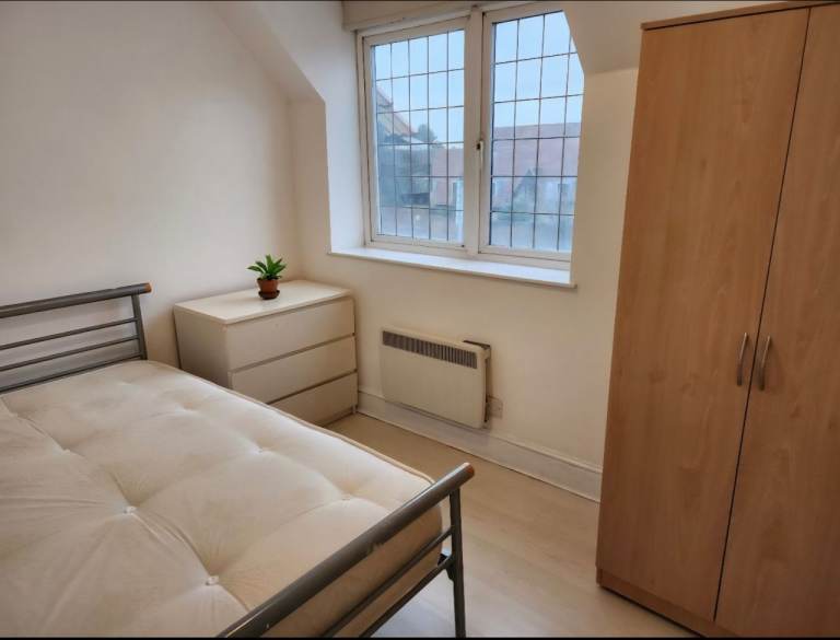 Beautiful 2 bedroom flat, Great West Road TW5