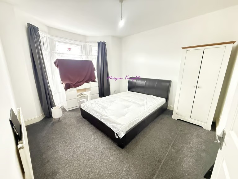 Double room available to let