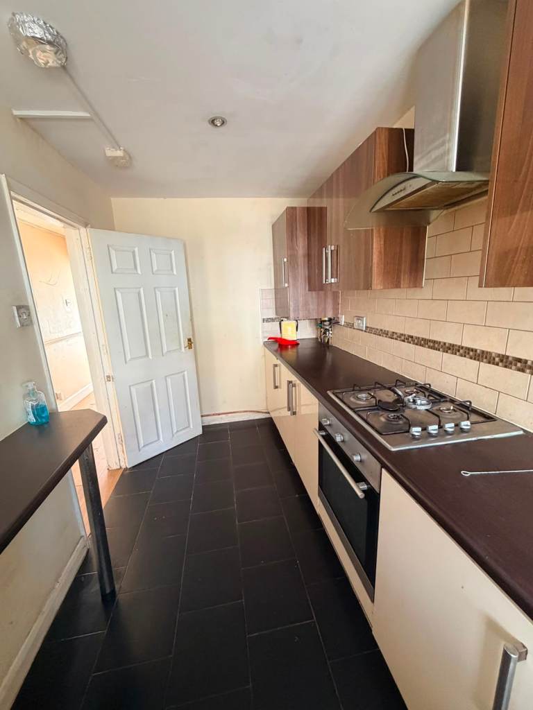 SINGLE AND DOUBLE ROOMS AVALABLE in Chadwell Heath (RM6 6BL)
