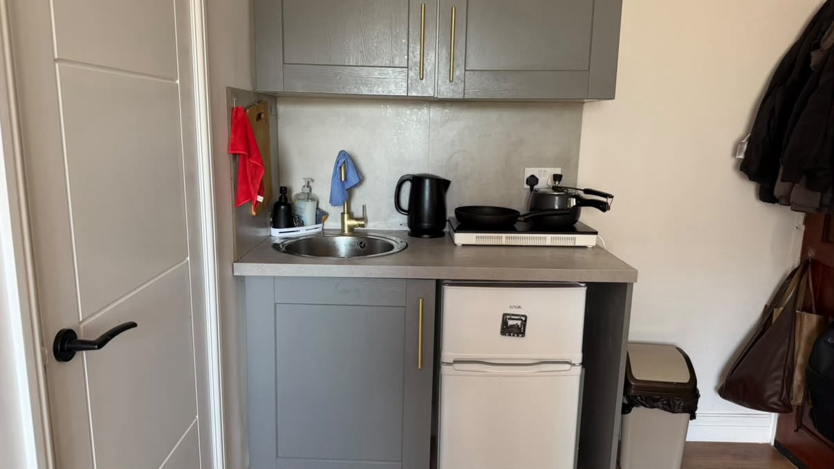 1st floor Studio for 1/2 Females in Canning Town E16 4LD