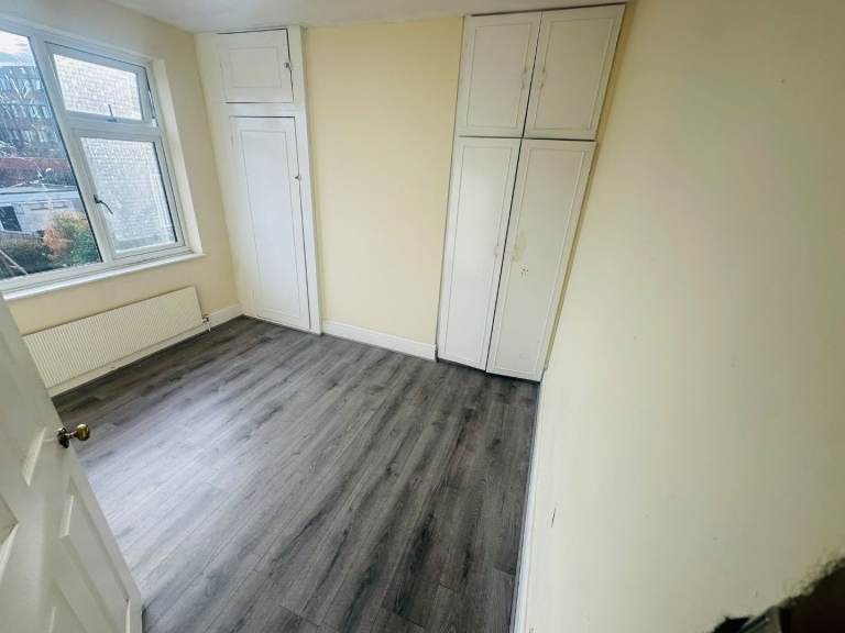Beautifil 4 bed house to let in baron gardens (IG6 1NX)