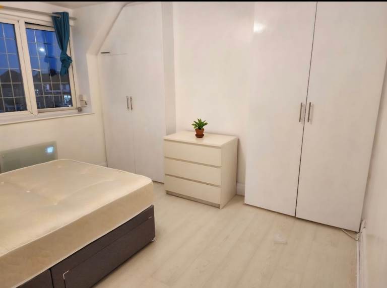 Beautiful 2 bedroom flat, Great West Road TW5