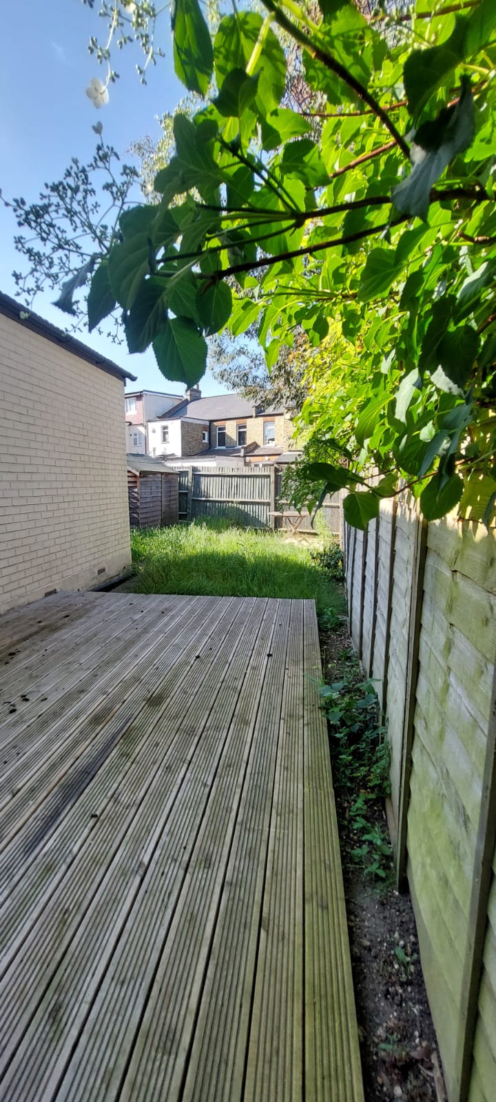 Unfurnished room to let