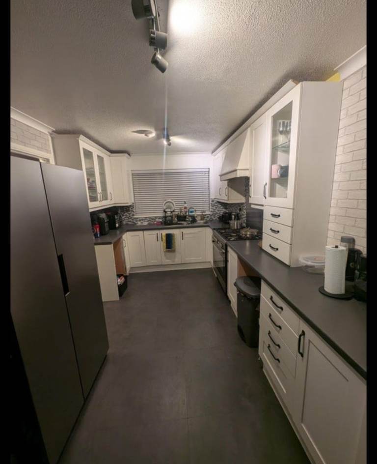 Double Room available with free Parking £700pm at Mace ct, Grays RM17 6TX