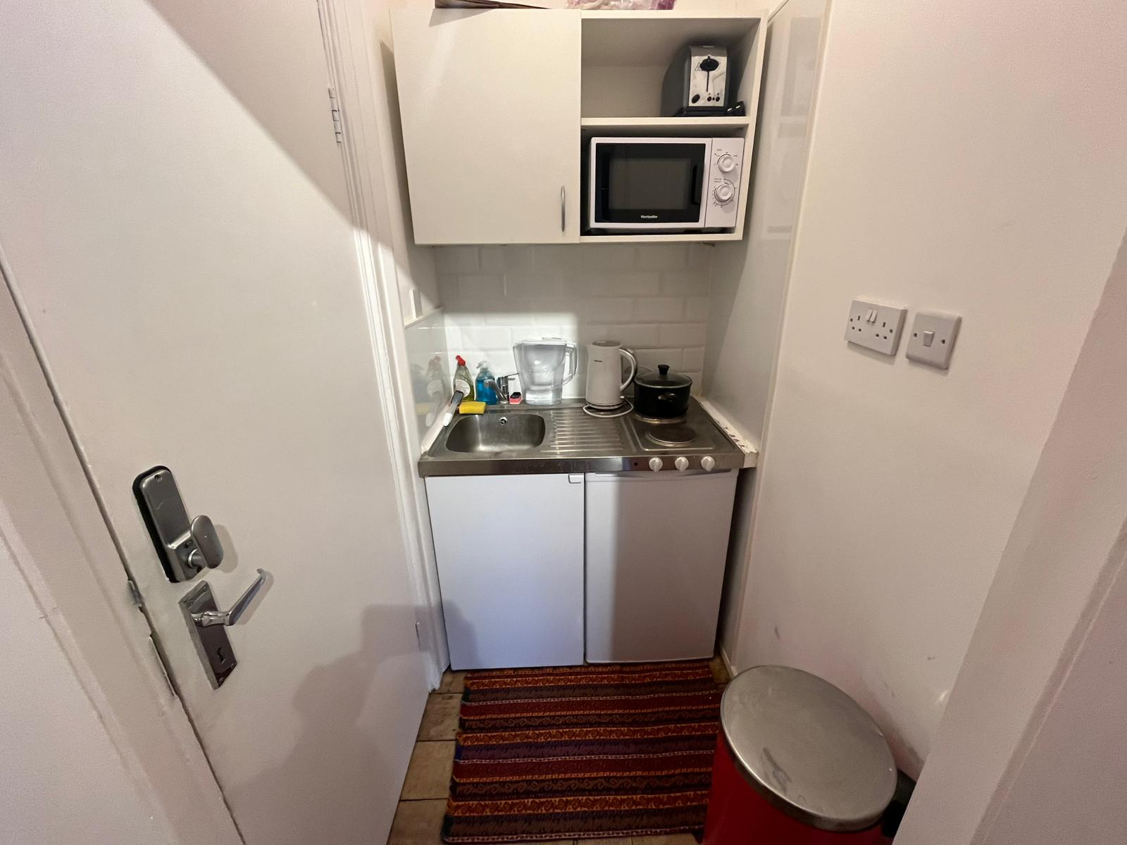 Three Self-Contained Studios – Upper Street, Islington, London (N1 2XQ)