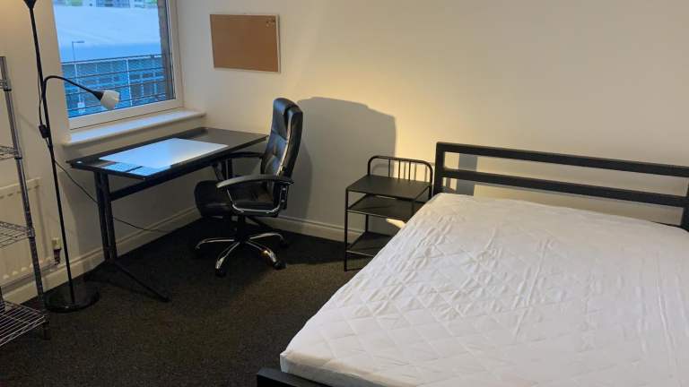 WEST END - 4 BEDROOM / 3 BATHROOM PENTHOUSE (G3 8GE)