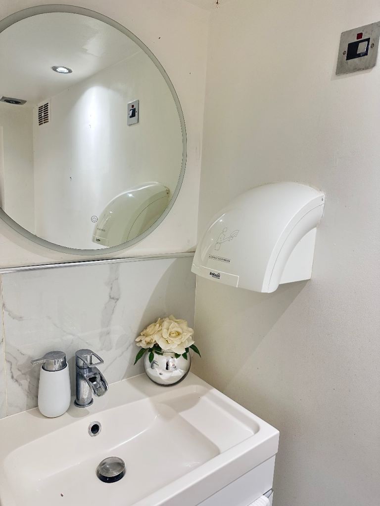 Luxury Furnished Double Room |  | Couples Welcome (CR7 6JU)