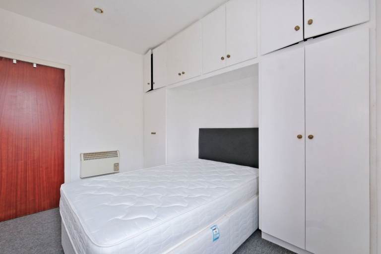 Fully Furnished Immaculate Double Room Available opposite to Aberdeen University £500pm (AB24 1TE)