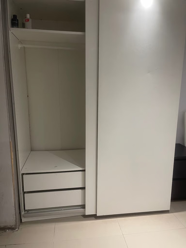 Single bed flat to let
