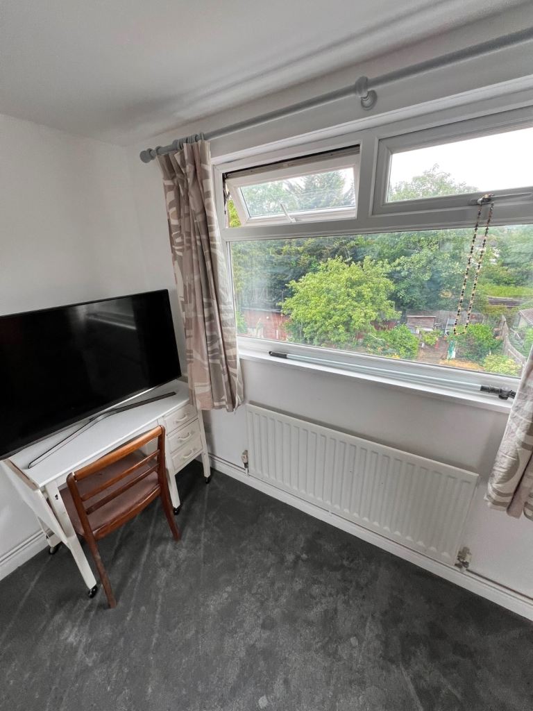 🏡 SPACIOUS EN-SUITE ROOM FOR FEMALE – THORNTON HEATH CR7 7RQ