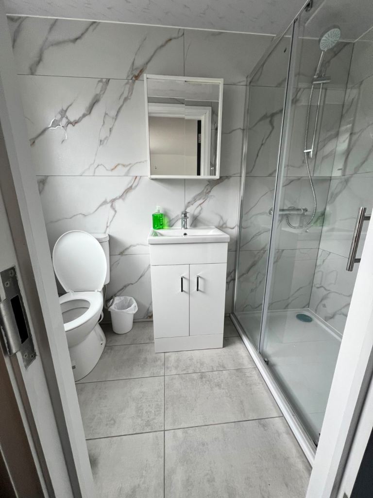 🏡 SPACIOUS EN-SUITE ROOM FOR FEMALE – THORNTON HEATH CR7 7RQ