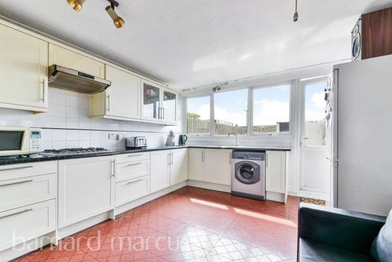 4 bed house For Rent in Mitcham CR4 1JX