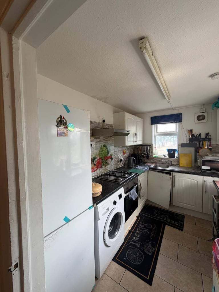 2 Bed Flat (maisonette) to rent in Harlingon (UB3 5LT)