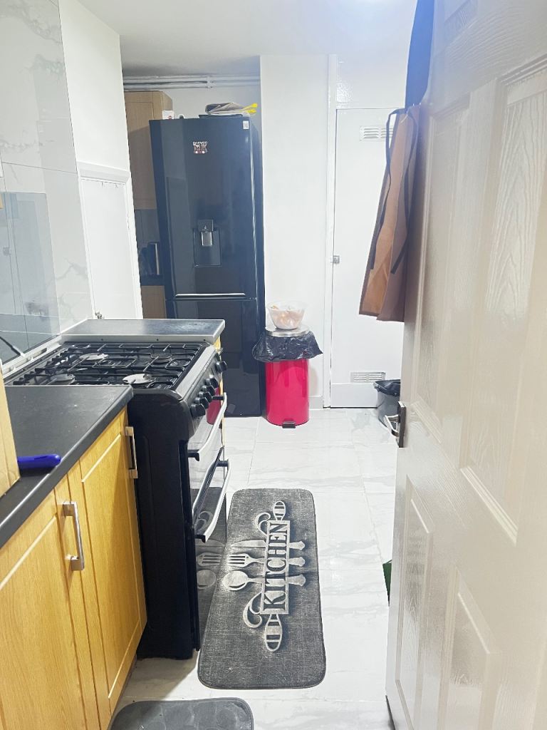 Master Room to rent at Claremont rd, Forest Gate (E7 0QP)