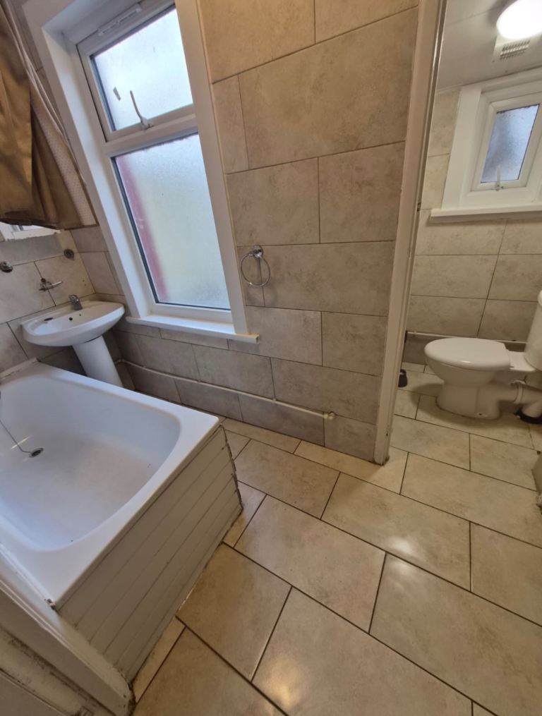 4 Bedroom house to rent directly off Ilford Lane Barking, London £2,150pm (IG1 2NG)
