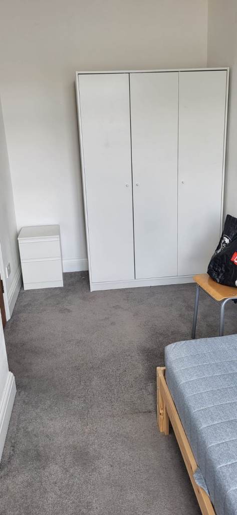 Large SINGLE room 5mins from Tube Heathrow, London £600pm( TW5 0 BJ)