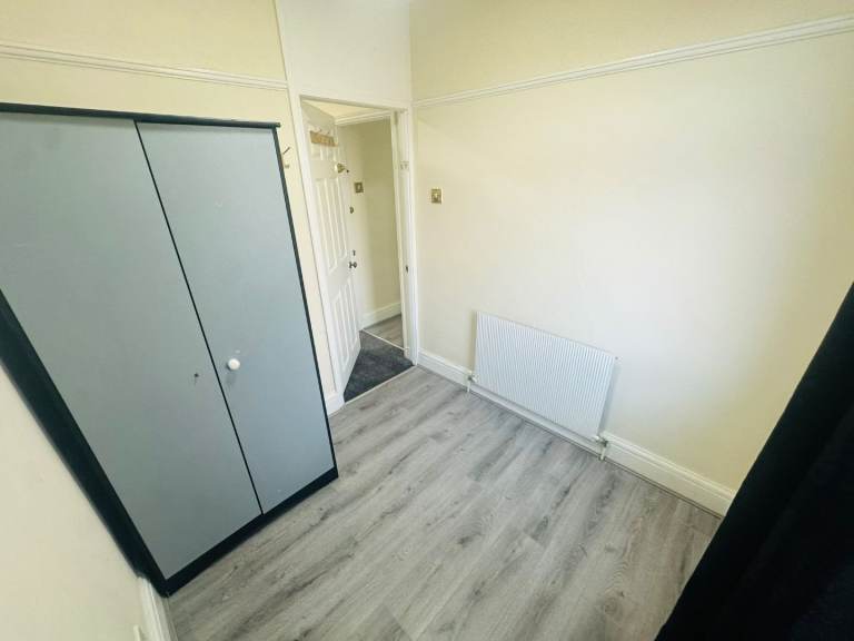 Beautifil 4 bed house to let in baron gardens (IG6 1NX)