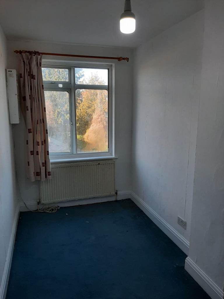 Large SINGLE room 5mins from Tube Heathrow, London £600pm( TW5 0 BJ)
