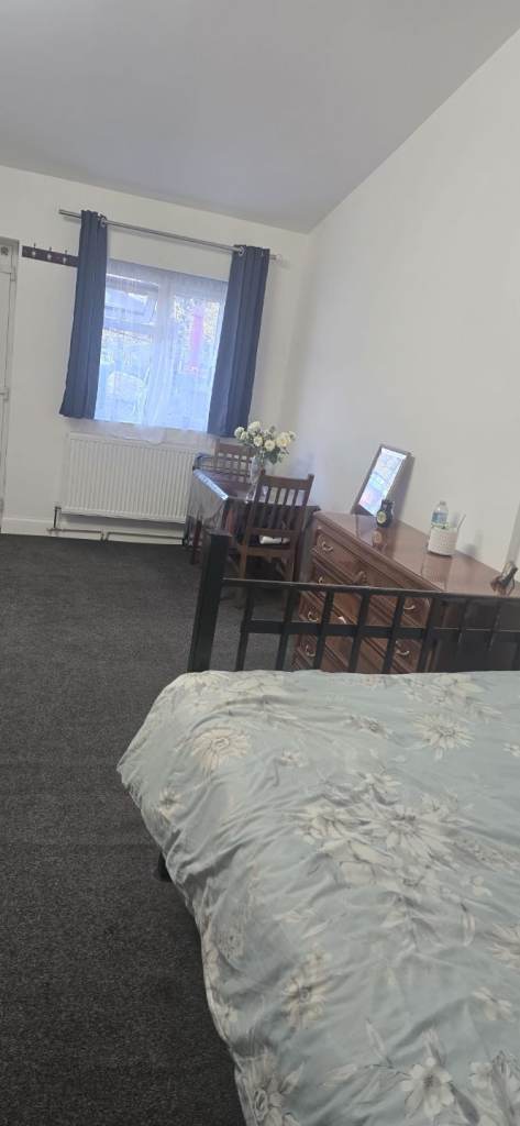 studio flat Luton, Bedfordshire £800pm(LU4 0HS)