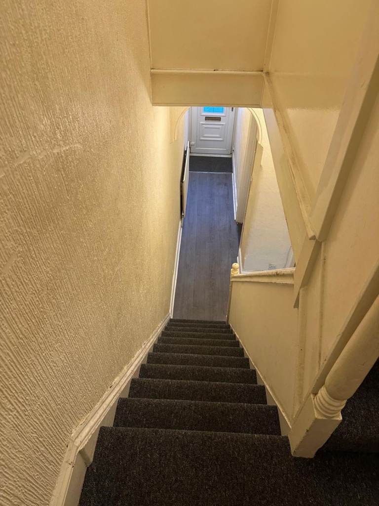 BIG ROOM TO LET IN STROOD ME2 4DG, CLOSE TO THE TRAIN STATION AND STROOD HIGH STREET (ME2)
