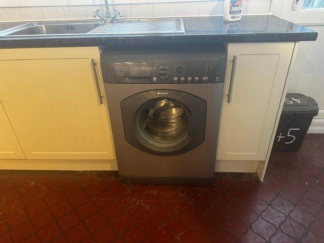 4 bed house For Rent in Mitcham CR4 1JX
