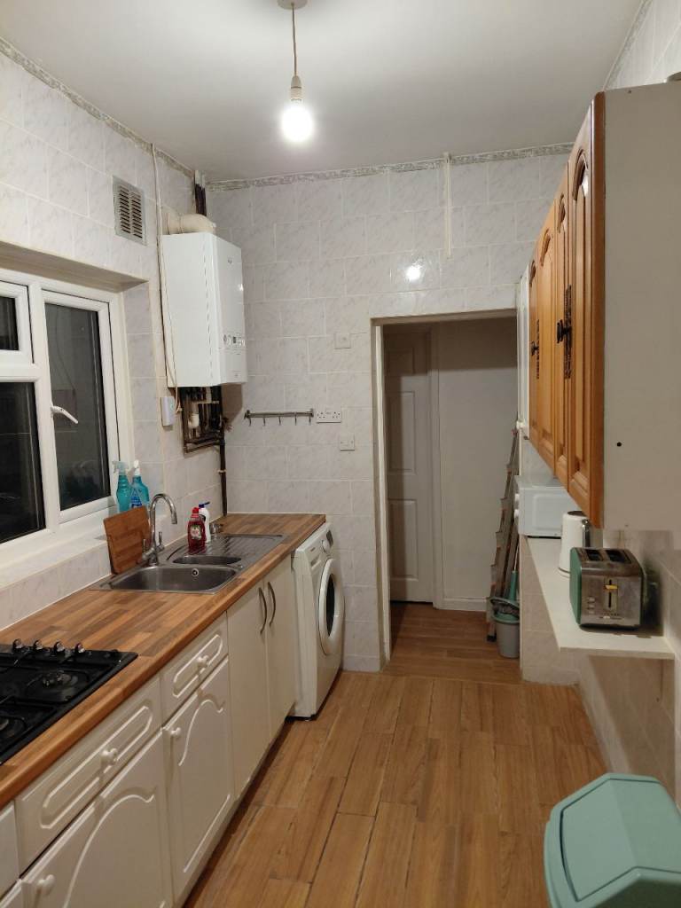 2 Rooms for a let (B11 3LQ)