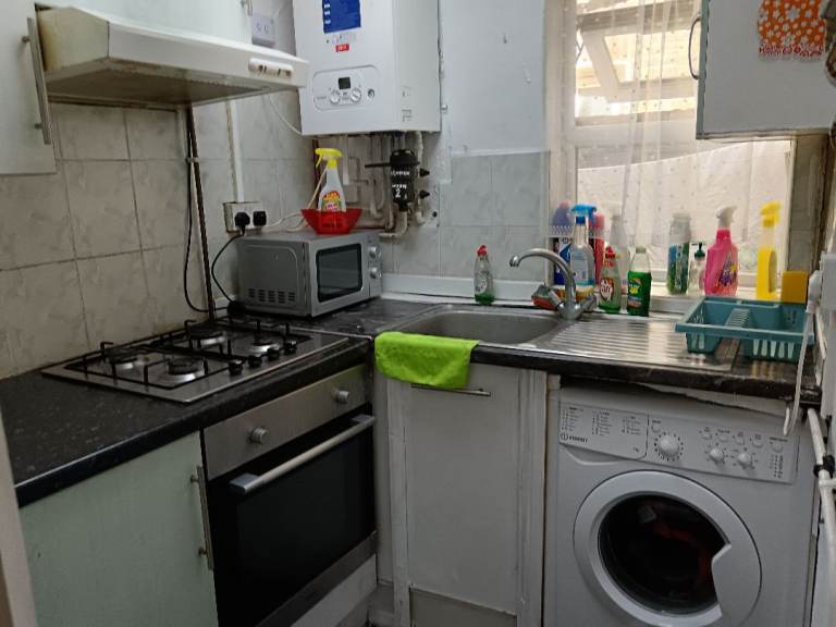 Double room to let at Green st, Upton Park E13 9DA